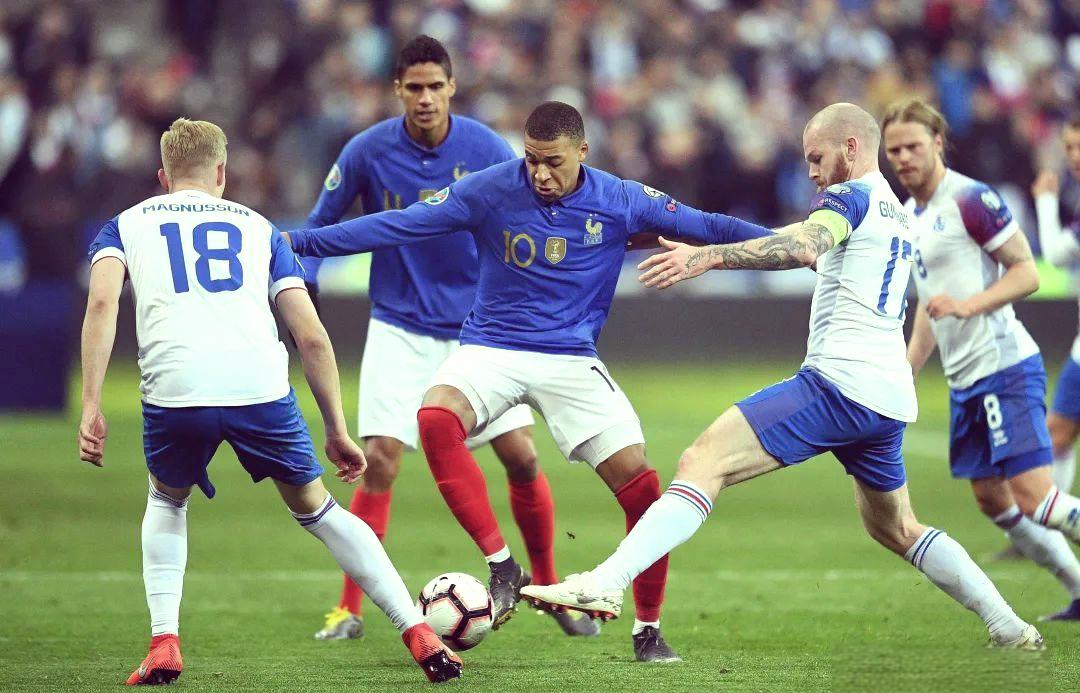 职业足球赛足球明星们的精彩表现是什么